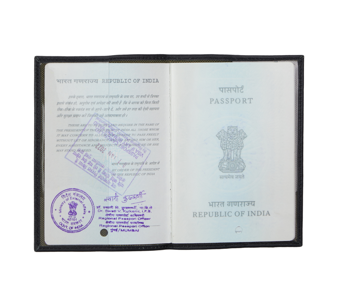 W73--Passport cover in Genuine Leather - Black