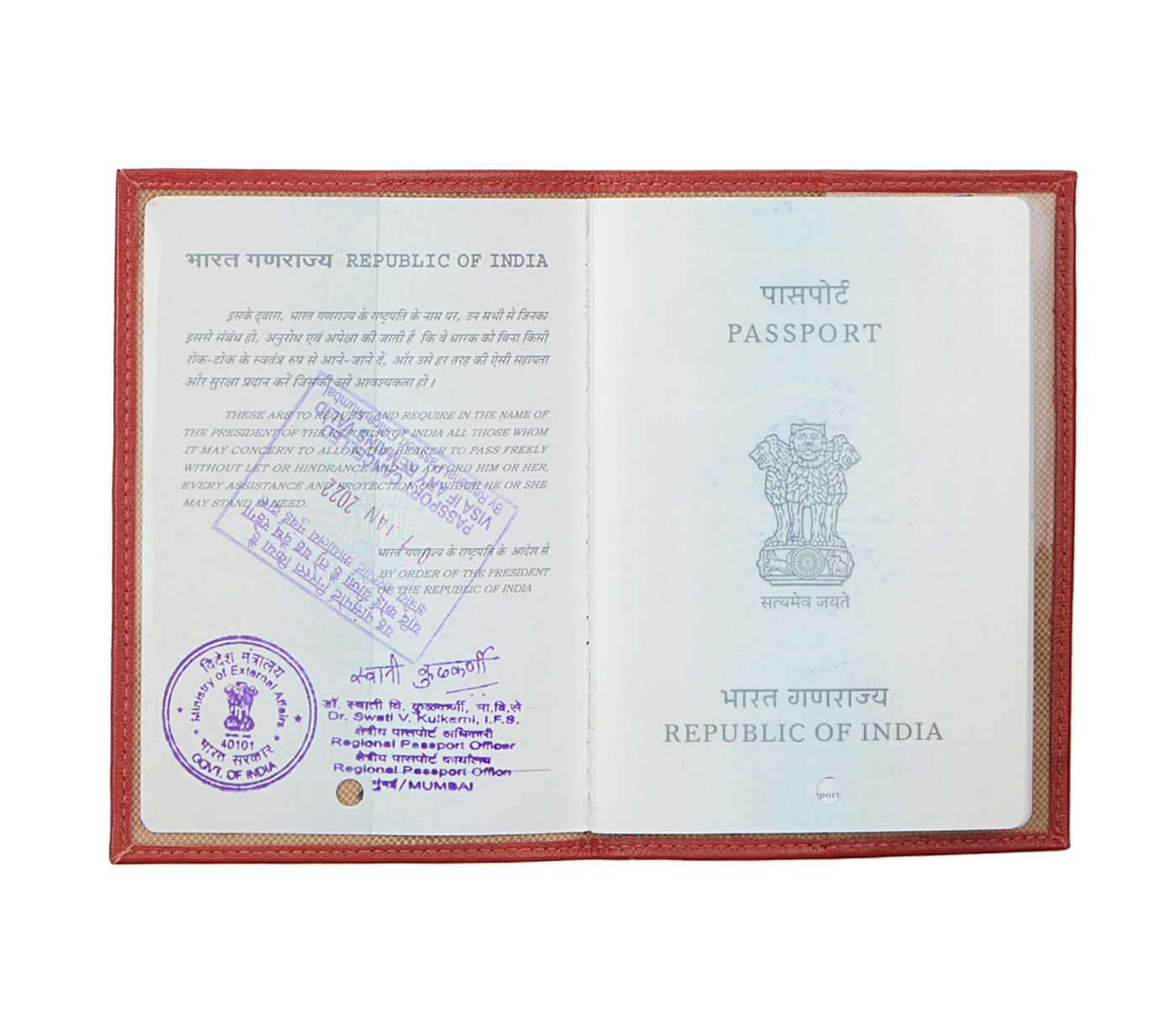 W73--Passport cover in Genuine Leather - Red